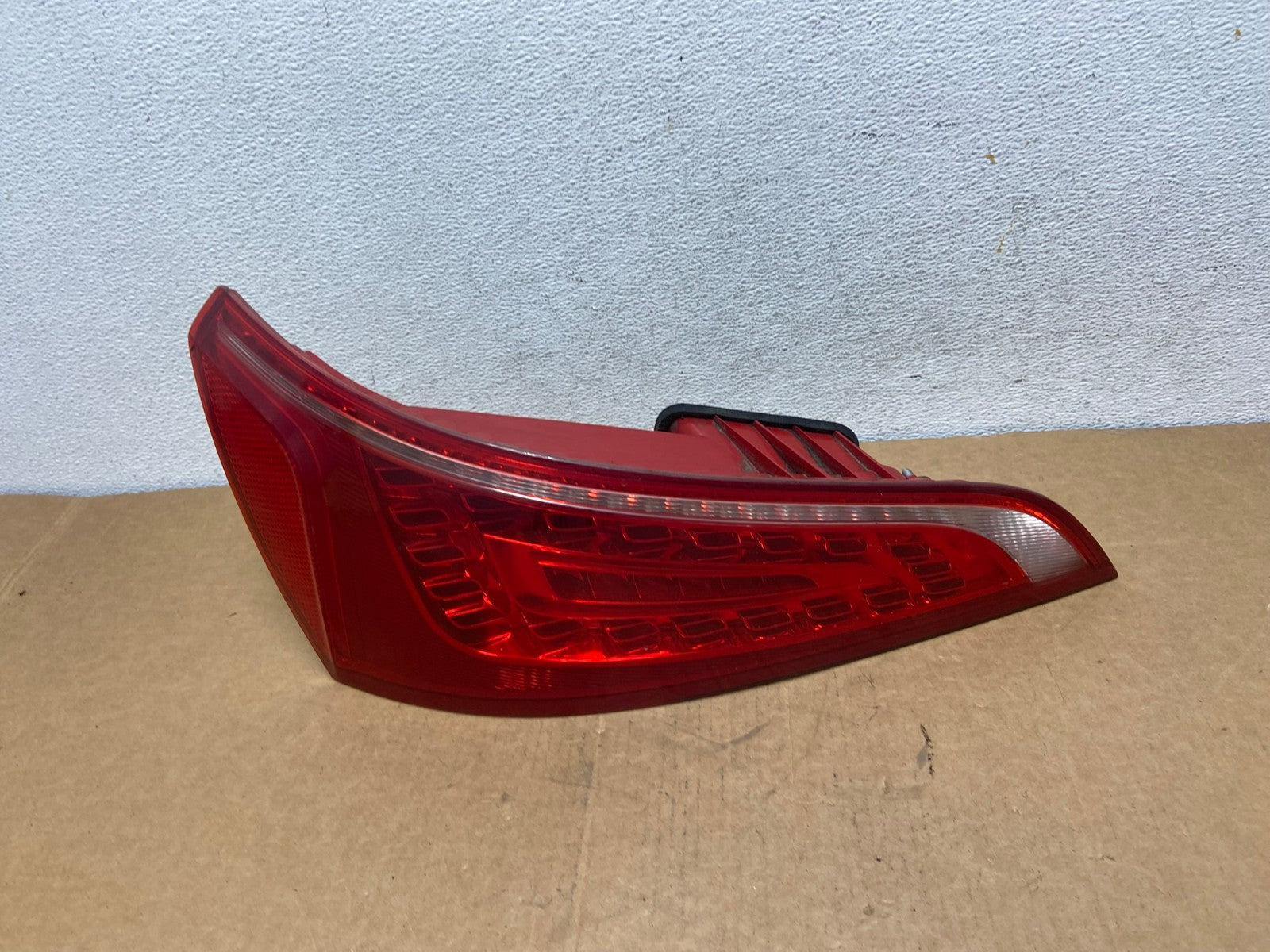 2009 to 2012 Audi Q5 Left Driver LH Side Tail light AD5464 LK0