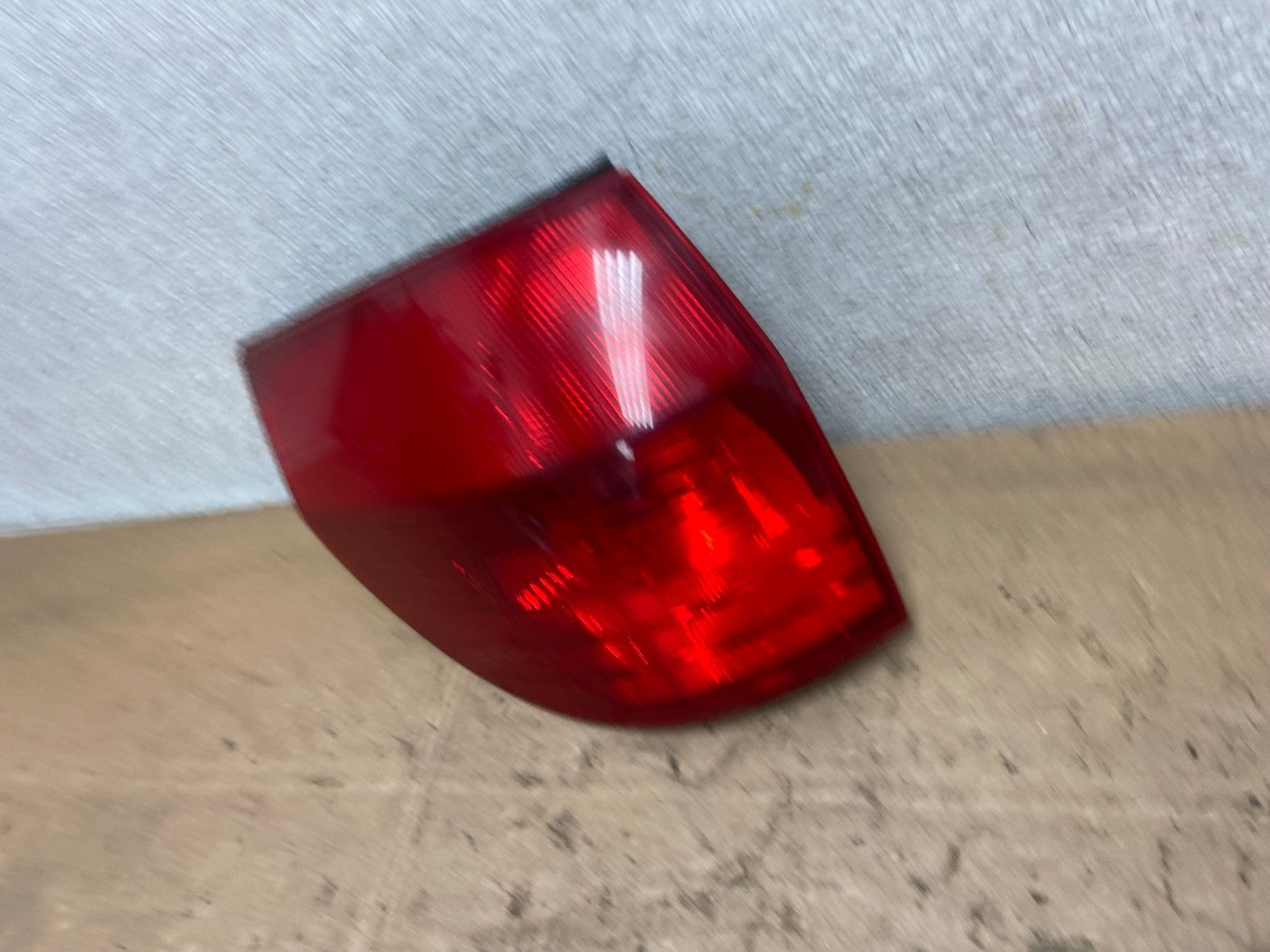 2004 to 2005 Toyota Sienna Left Driver LH Side Tail Light Oem Y7147 DW1
