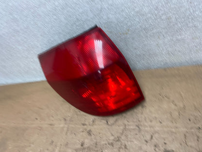 2004 to 2005 Toyota Sienna Left Driver LH Side Tail Light Oem Y7147 DW1