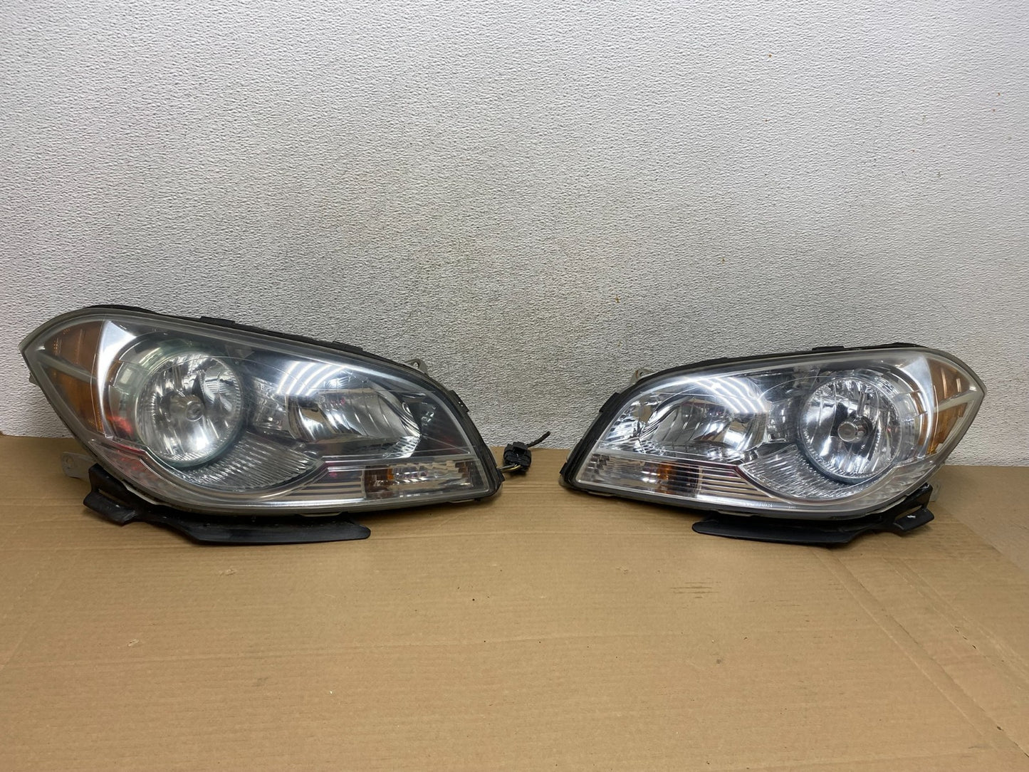 2008 to 2012 Chevrolet Malibu Left+Right Side Set Headlights AG8837 DW0