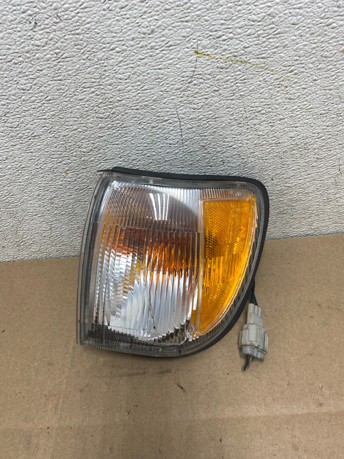 1999-2004 Nissan Pathfinder Front Left Driver Turn Signal J8483 DW0