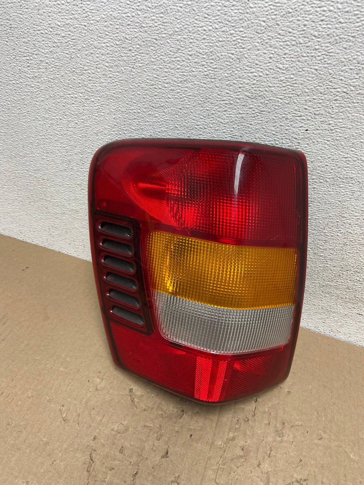 1999 - 2004 Jeep Grand Cherokee WJ Left Driver Lh Tail Light AE9779 LK0