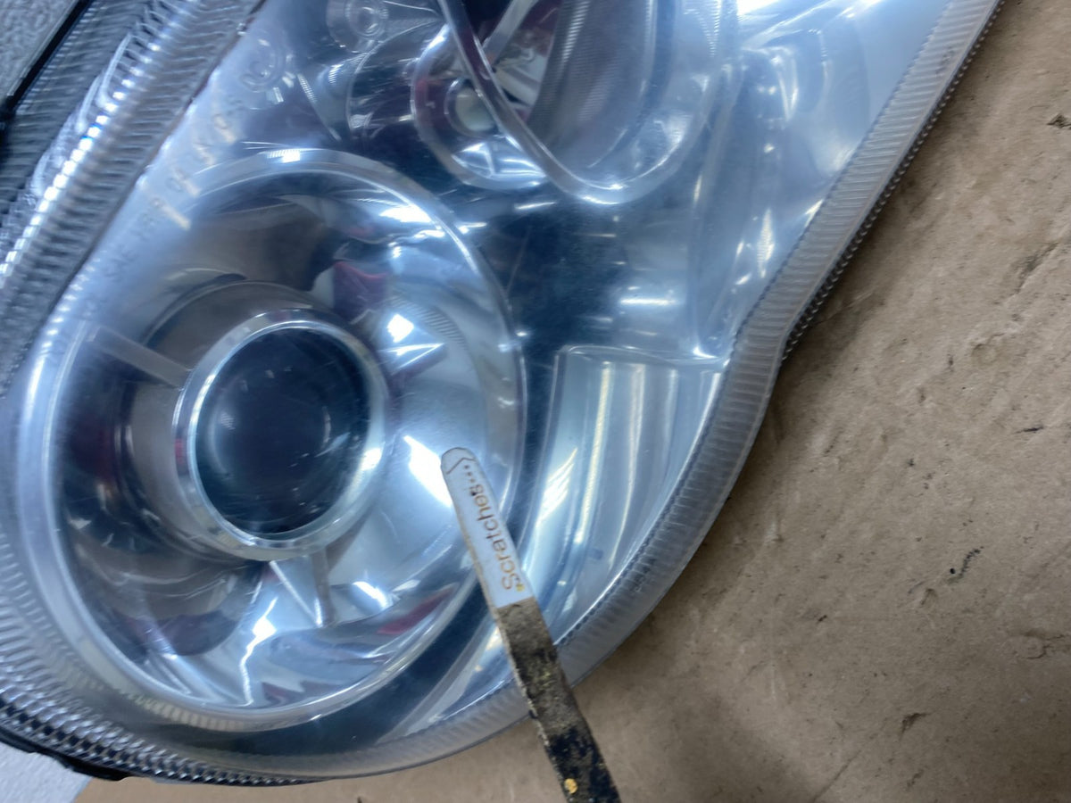 2005 to 2010 Chrysler 300C Left+Right Side Halogen Headlights AH9433 DW3