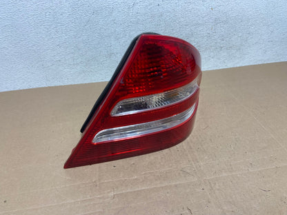 2005-2007 Mercedes-Benz C 230 - W203 C-Class Right Passenger Tail Light AE50252