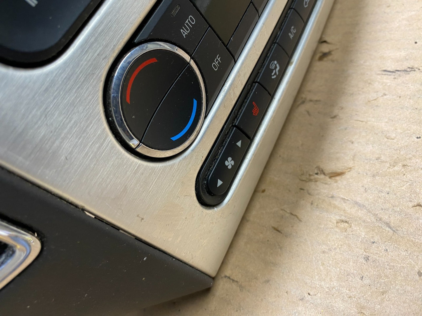 2007 - 2010 Ford Edge Heater Climate Control Radio Control Dash Bezel T4569 DG3