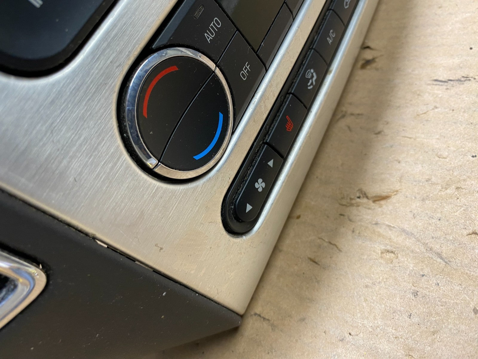 2007 - 2010 Ford Edge Heater Climate Control Radio Control Dash Bezel T4569 DG3