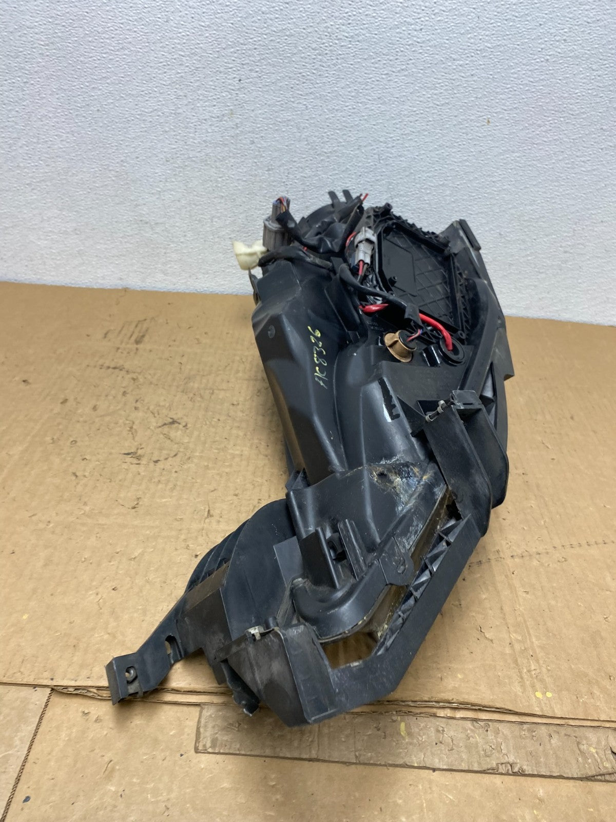 2009-2010 Mazda 6 Right Passenger Side Halogen Headlight AC8326 DW10