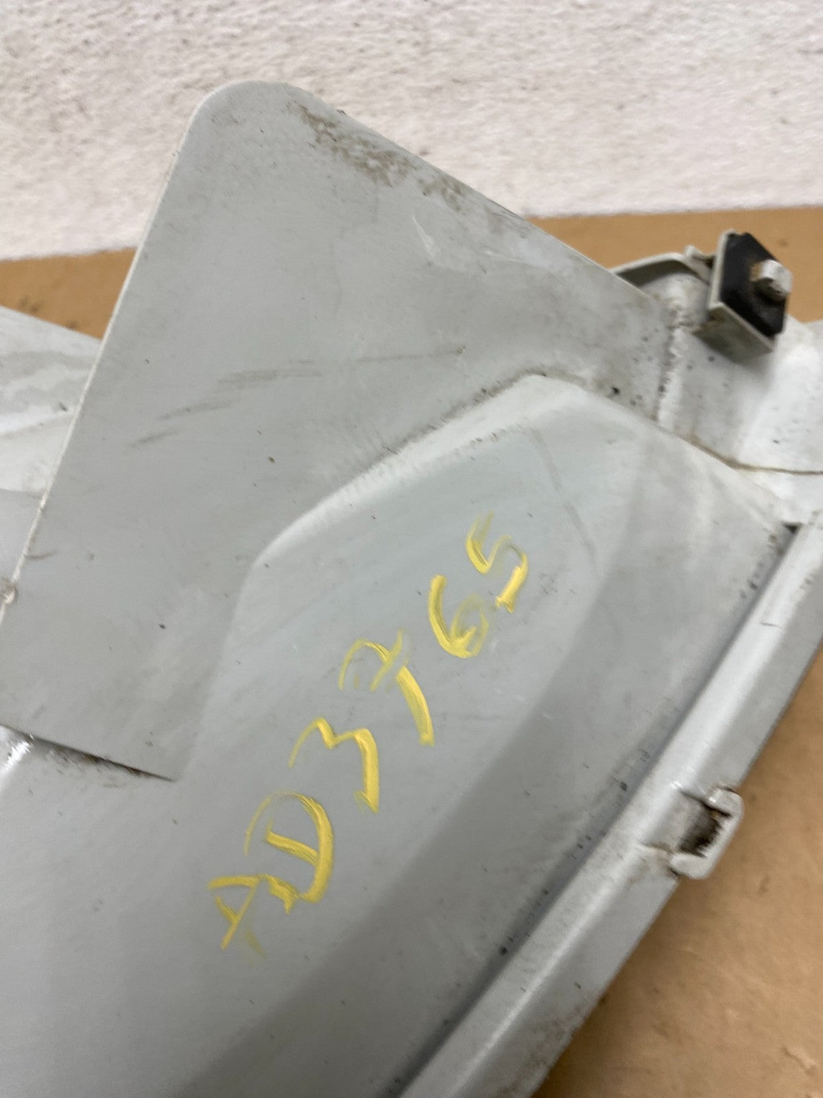 2005 to 2008 Pontiac Vibe Left Driver LH Side Headlight Halogen AD3765 DW8