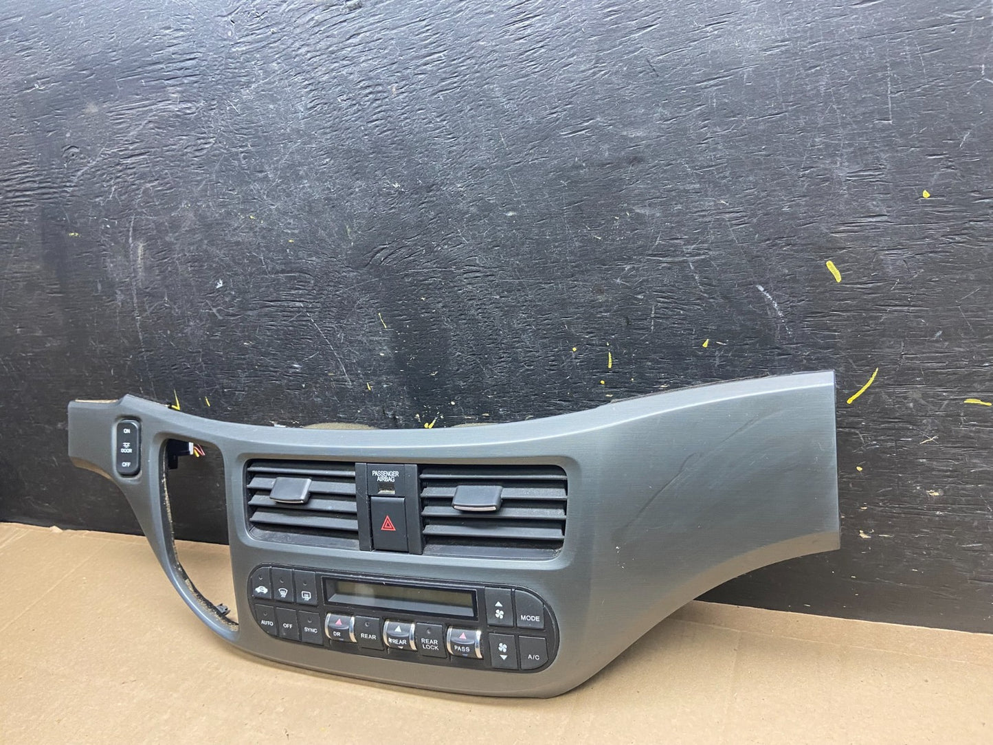 2005 to 2010 Honda Odyssey Radio Climate Control Dash Trim Bezel t9162 DG2