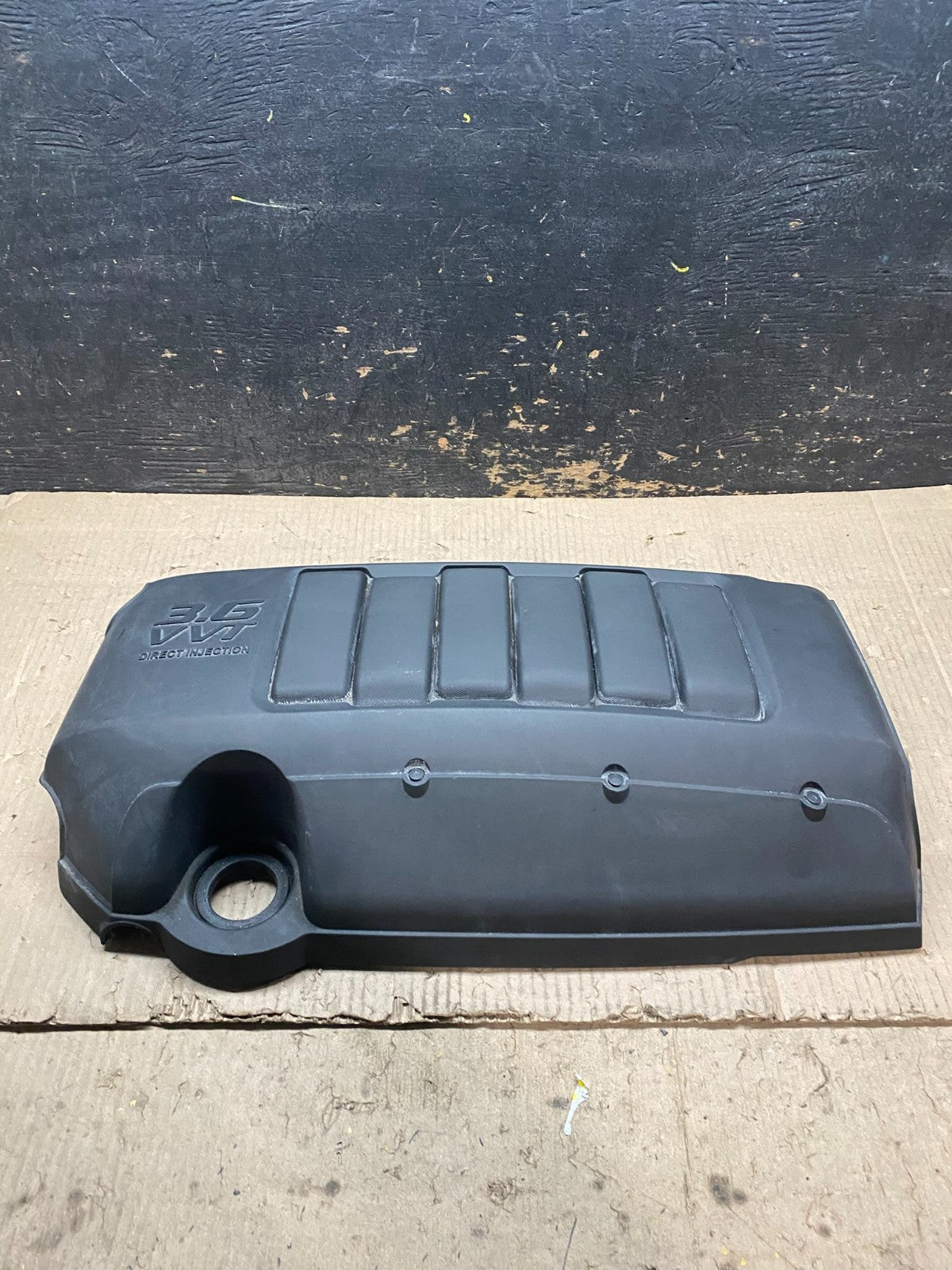 2007 to 2008 GMC Acadia 3.6L VVT Engine Cover Shield OEM x8193 DG0