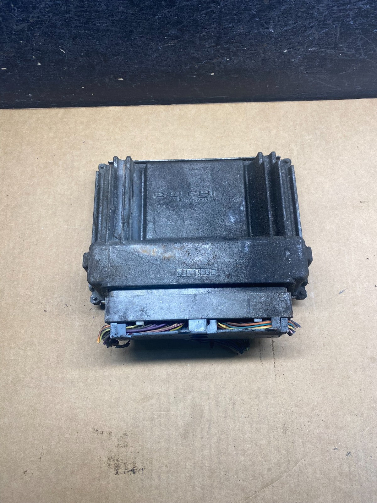 2001-2002 Silverado Tahoe Engine Computer Module 12200411 ECM ECU AH7166 DW1