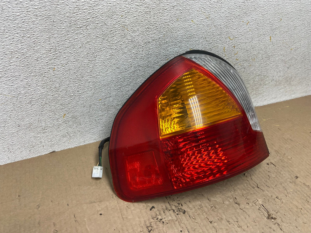 2001 - 2004 Hyundai Santa Fe Left Driver LH Side Tail Light AH6038 LK1