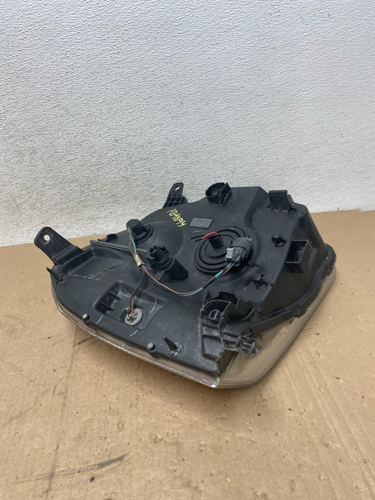 2007-2014 GMC Yukon Halogen Headlight Left Driver LH Side AG4894 DW9