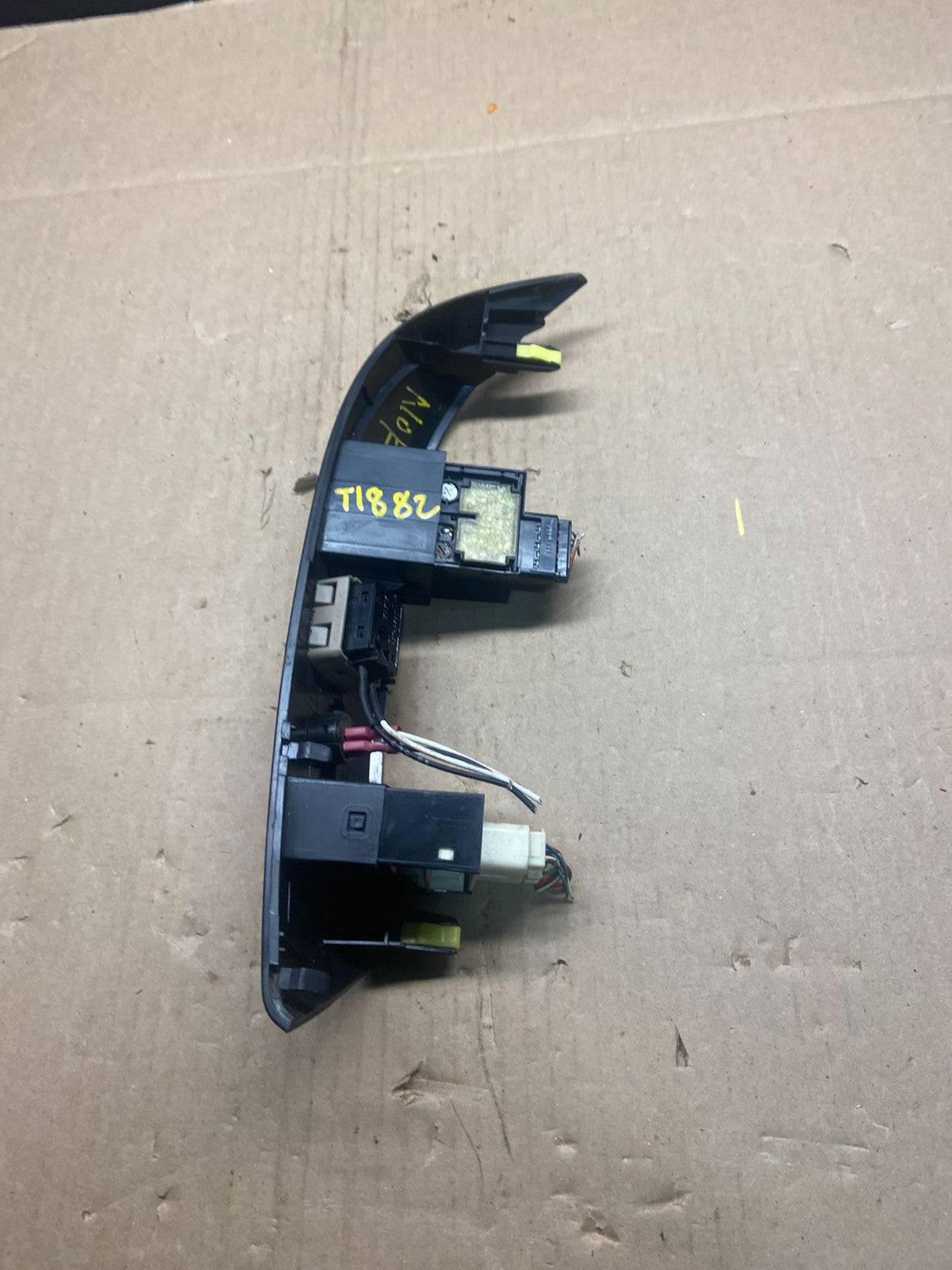 2004 to 2010 Toyota Sienna Left Side Climate Switches Bezel Trim T1882 PS2