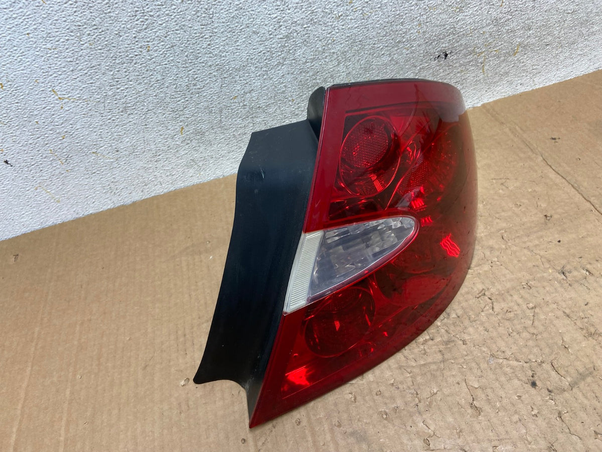 2005 to 2009 Buick Lacrosse Right Passemger RH Side Tail Light AI5631 LK2