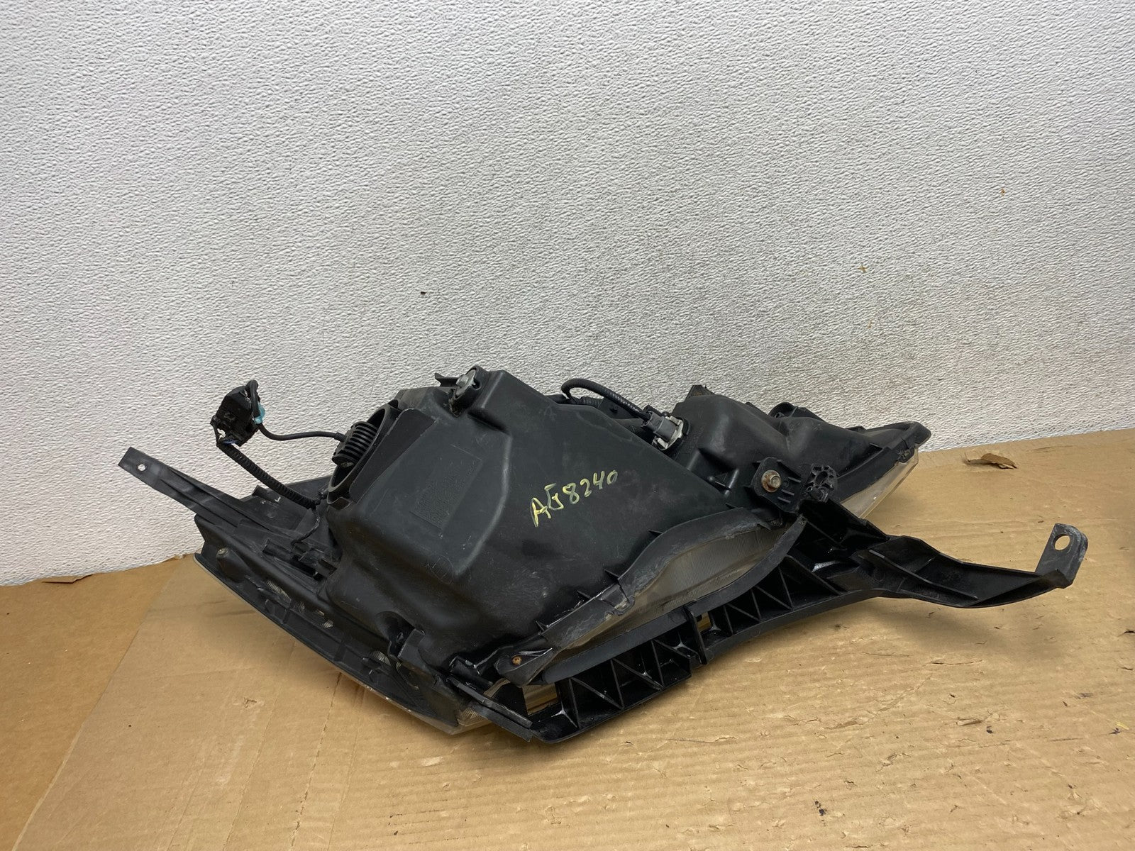 2007 to 2011 Honda CR-V Crv Left Driver LH Side Headlight Halogen AG8240 DW5