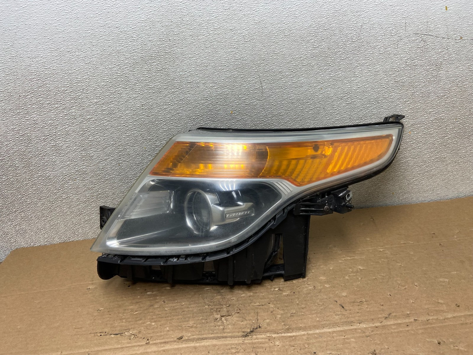 2011 to 2015 Ford Explorer Left Driver LH Halogen Headlight Oem AB4871 DW0