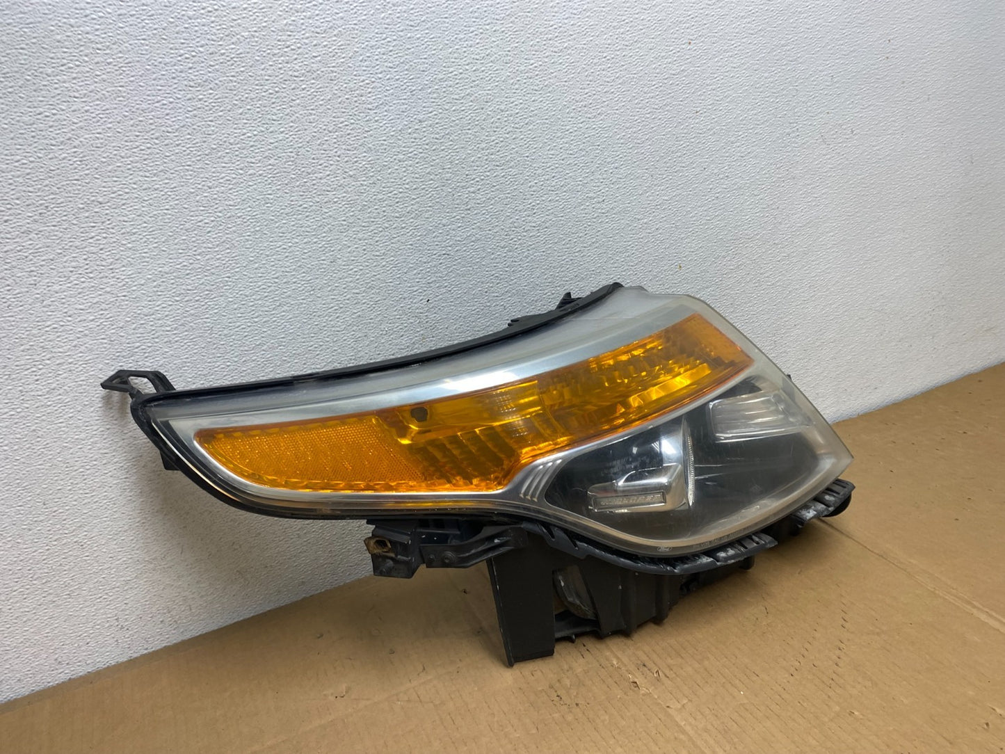 2011 to 2015 Ford Explorer Right Passenger Halogen Headlight AD0760 DW2