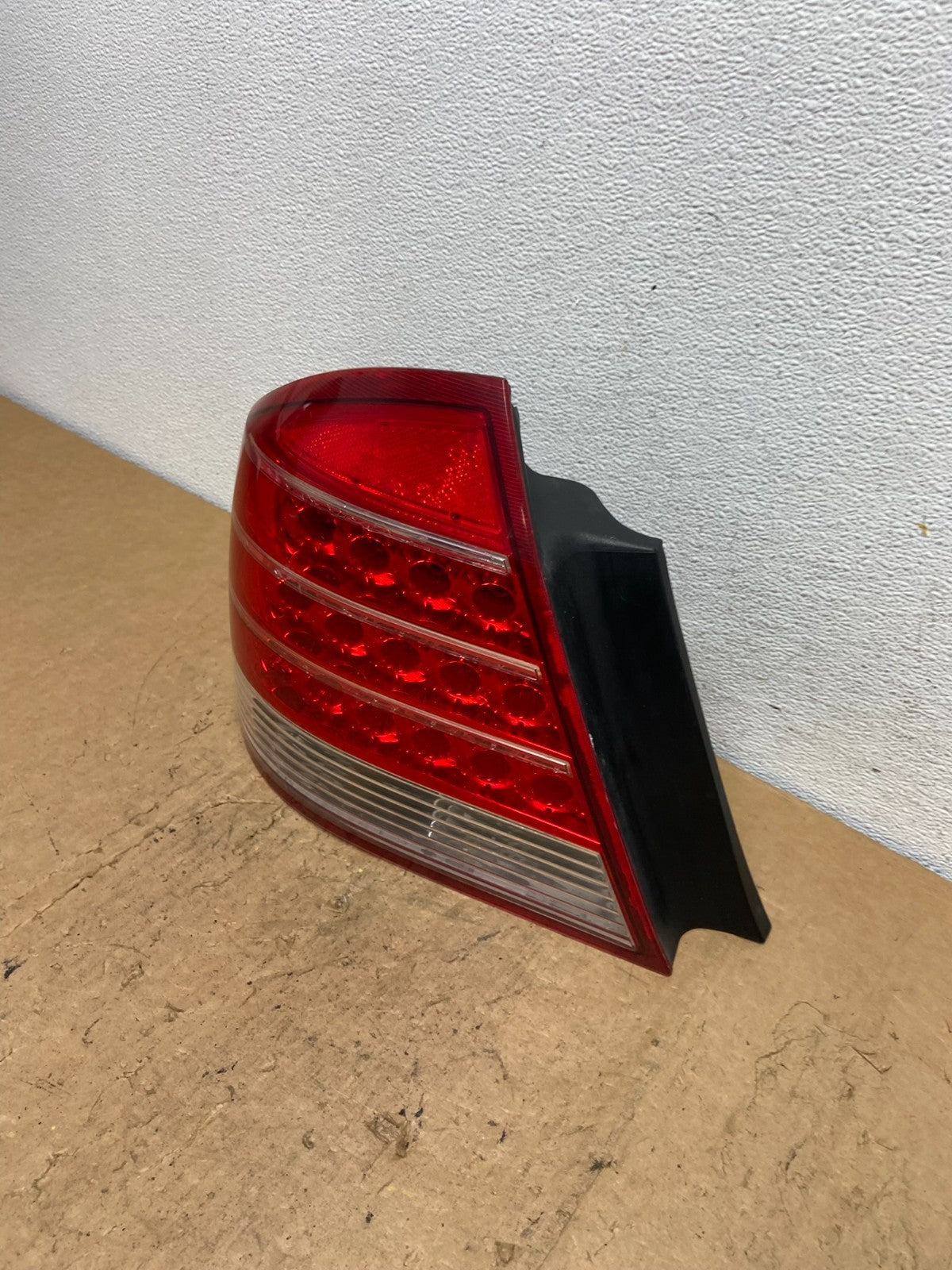 2005 to 2007 Mercury Montego Left Driver LH Side Tail Light AD0668 DW1