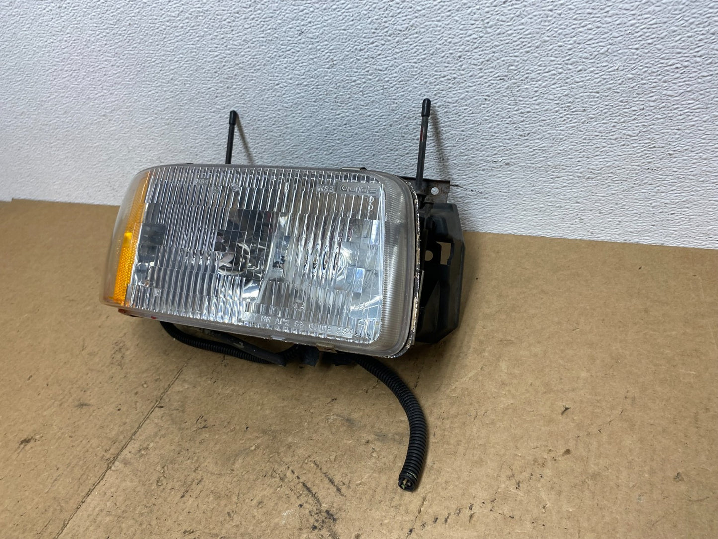 1994 to 1997 GMC Sonoma Right Passenger RH Halogen Headlight AC3615 DG1