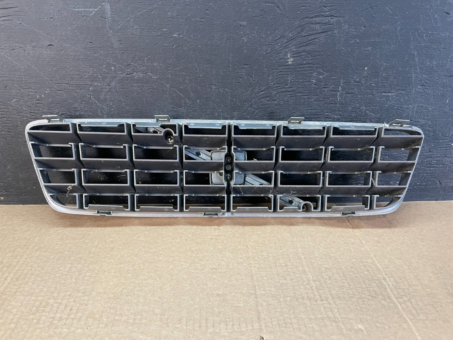 2001 to 2004 Volvo XC70 Front Upper Grill Grille AF5189 DG3