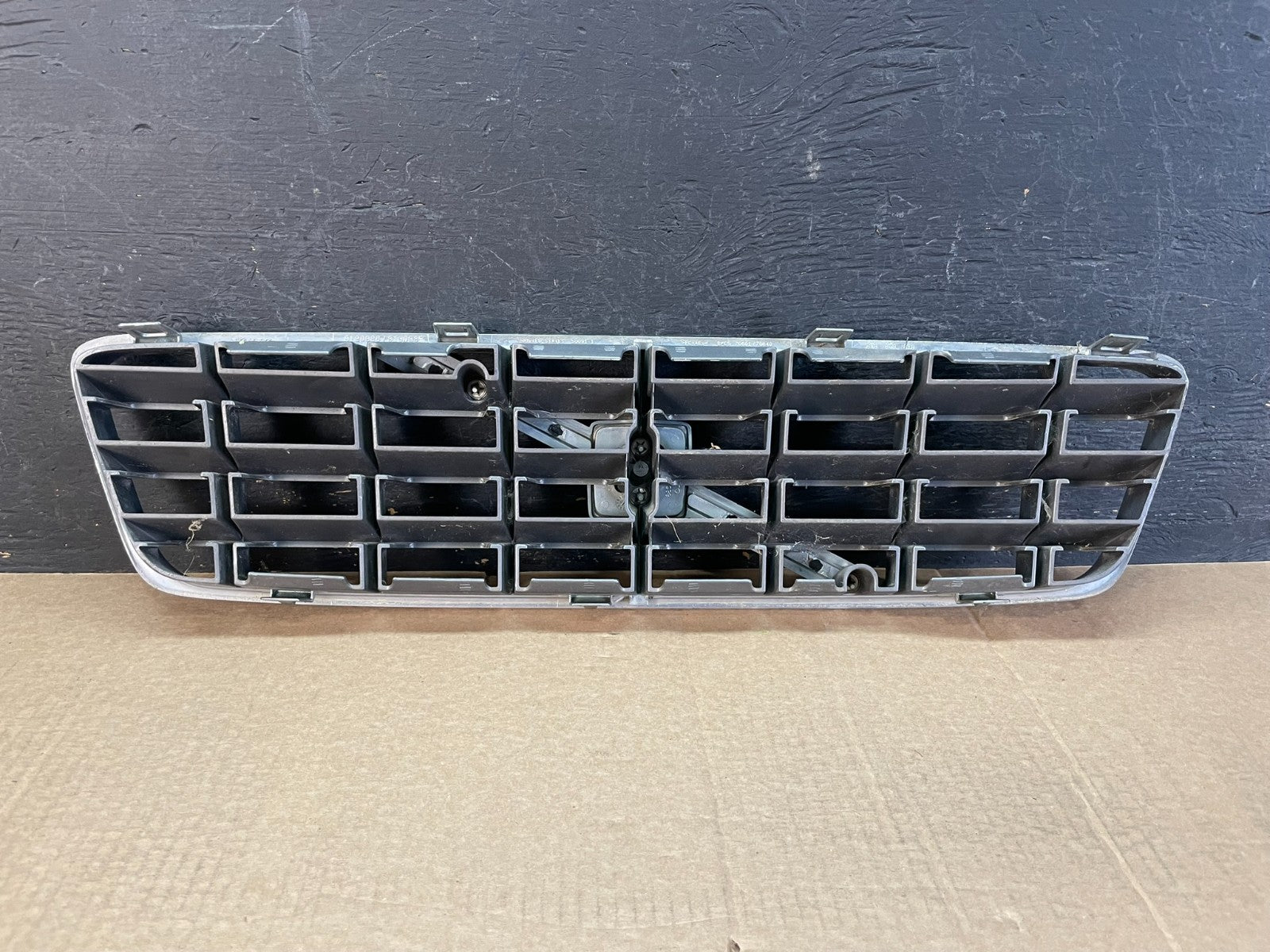 2001 to 2004 Volvo XC70 Front Upper Grill Grille AF5189 DG3