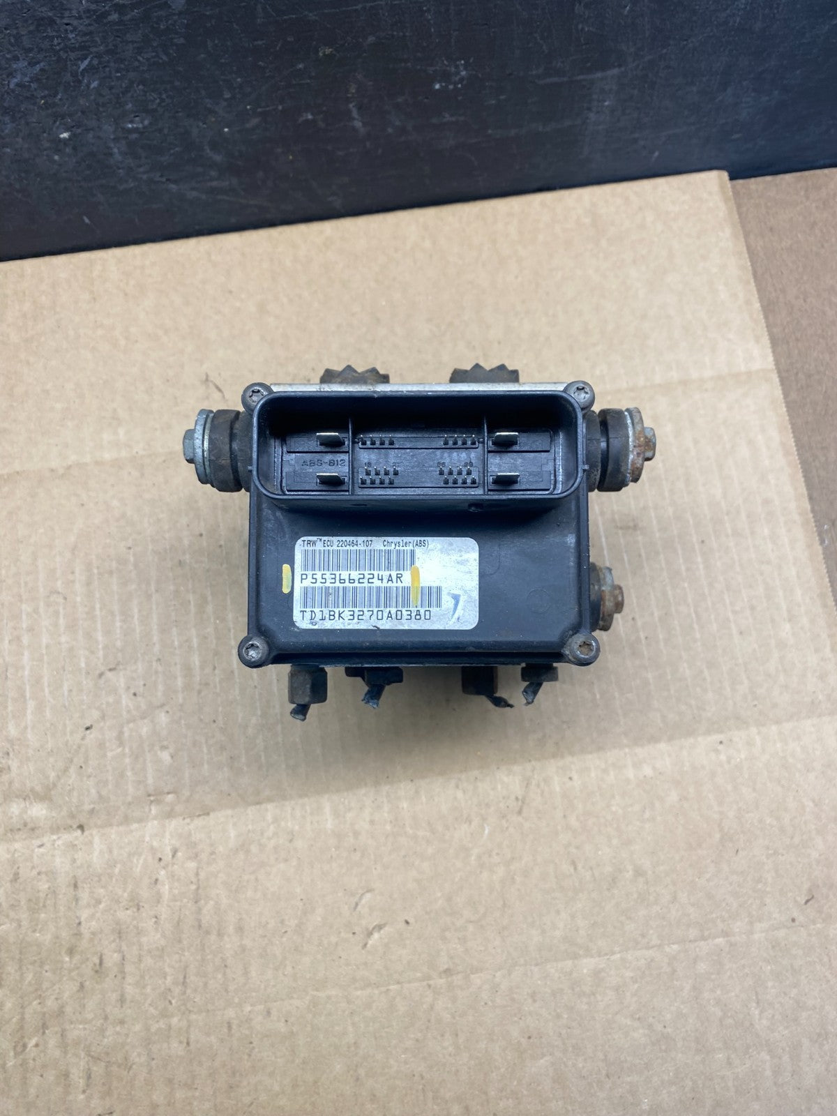 2010 2011 Dodge RAM 2500 ABS Anti-Lock Brake Pump Control Module AG9556 DW0