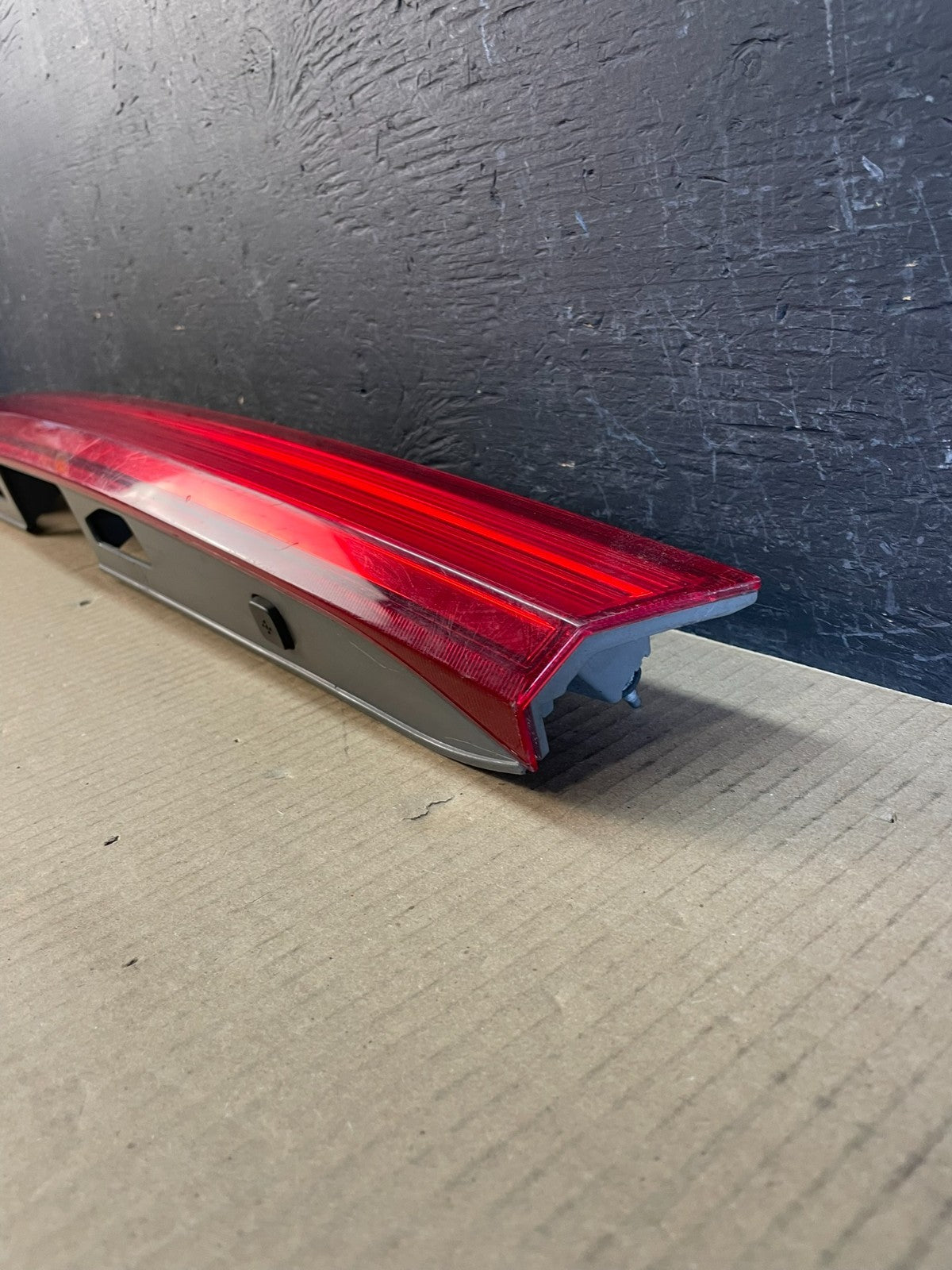 2013 to 2016 Honda Odyssey Rear Tail Gate Reflector AC20351