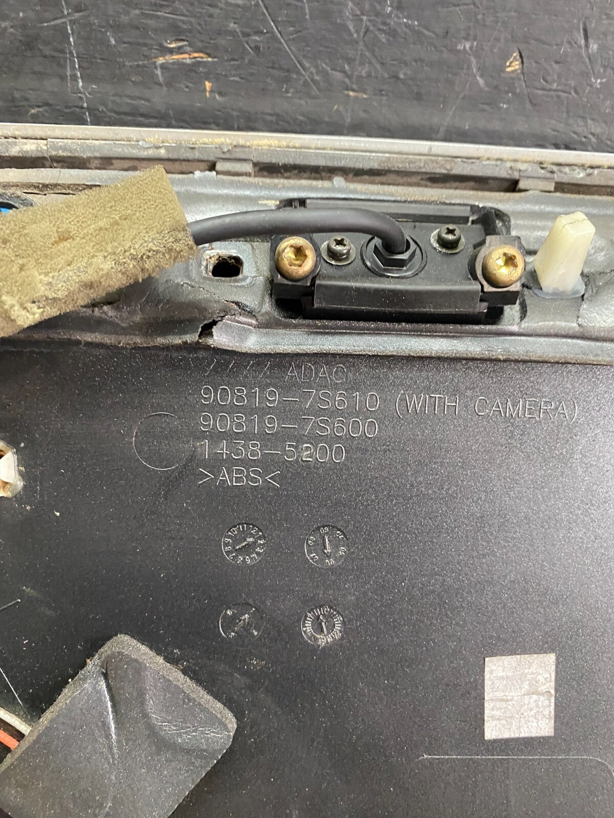 2004 to 2007 Infiniti QX56 License Plate Bracket With Camera N0845 DG6