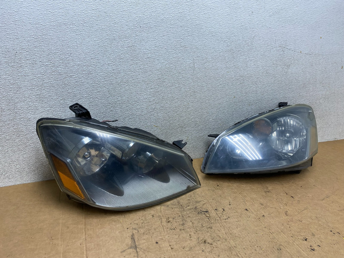 2005 to 2006 Nissan Altima Left+Right Set Halogen Headlights T3665 DW2