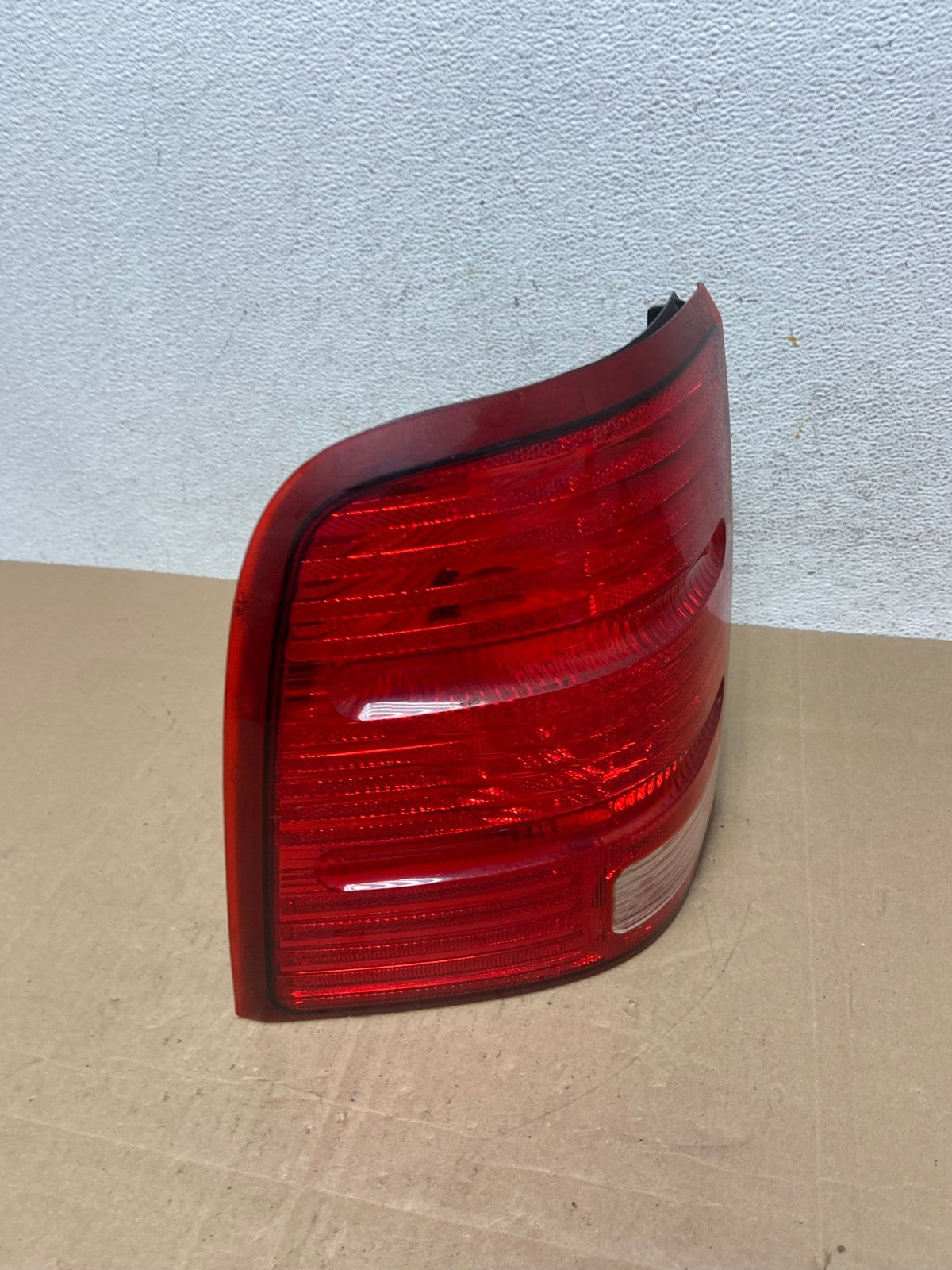 2002 to 2005 Ford Explorer Left Driver Lh Side Tail light AE4982 LK2