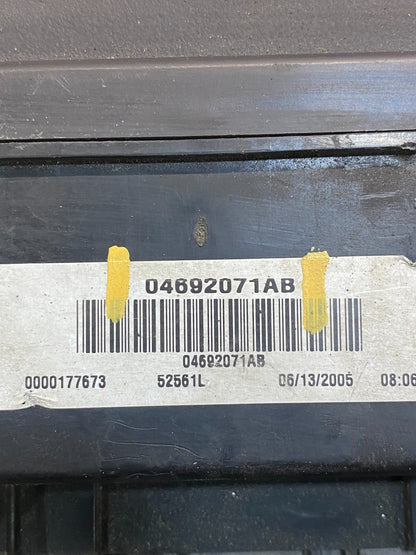 2005 Jeep Grand Cherokee Integrated Power Fuse Box Relay 04692071AB AC7989 DG6
