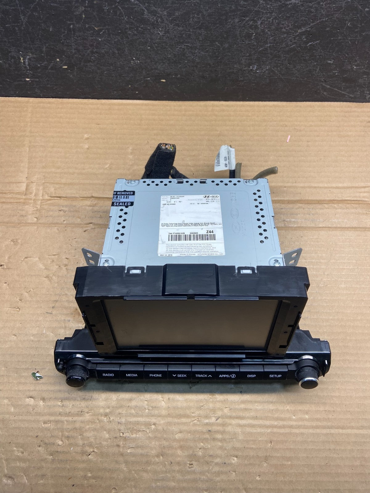 2017 to 2018 Hyundai Elantra Radio Clock Digital Player FM/AM AE2581 DG3
