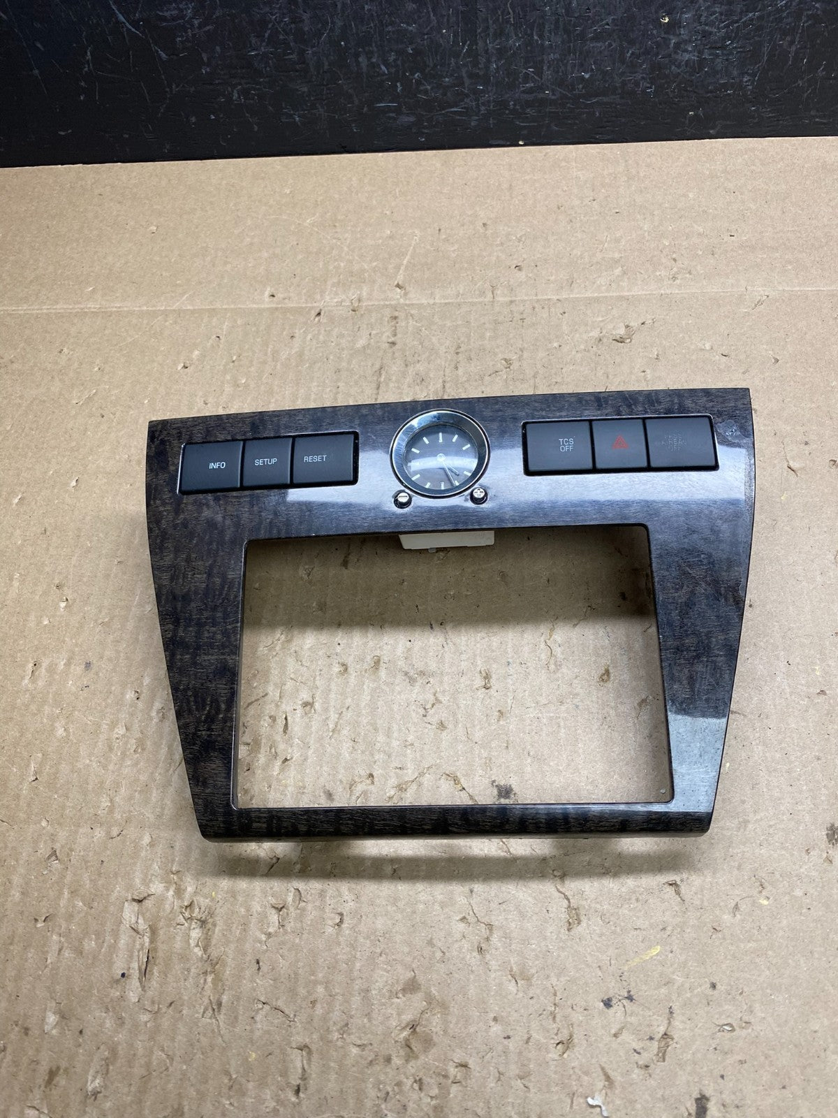 2006 to 2009 Ford Fusion Center Dash Radio Clock Bezel Trim ac6594 DG0