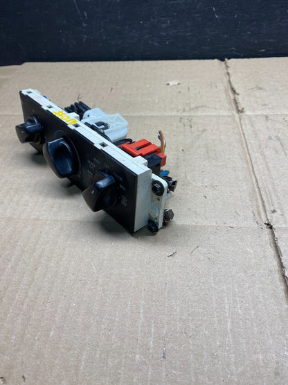 1995 to 1997 Ford Crown Victoria A/C Control L52302
