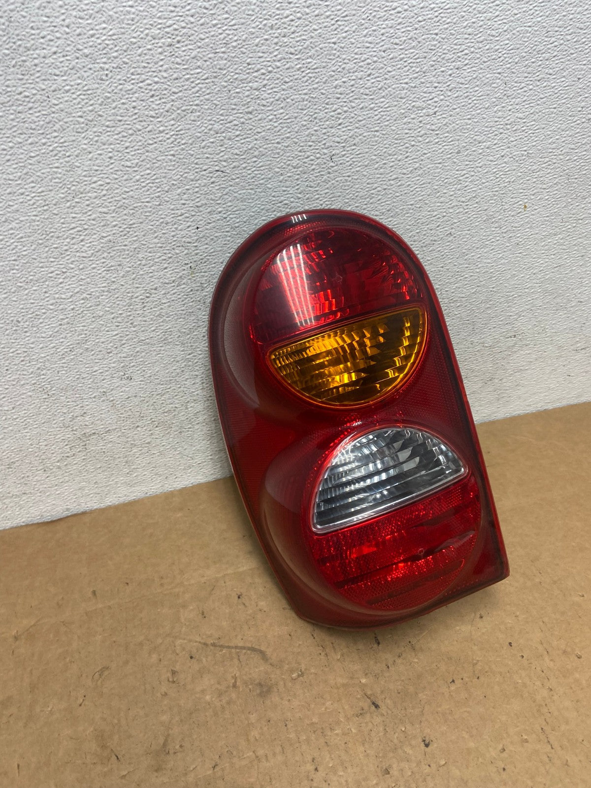 2002 2003 2004 Jeep Liberty Left Driver LH Side Tail Light AD4783 LK2
