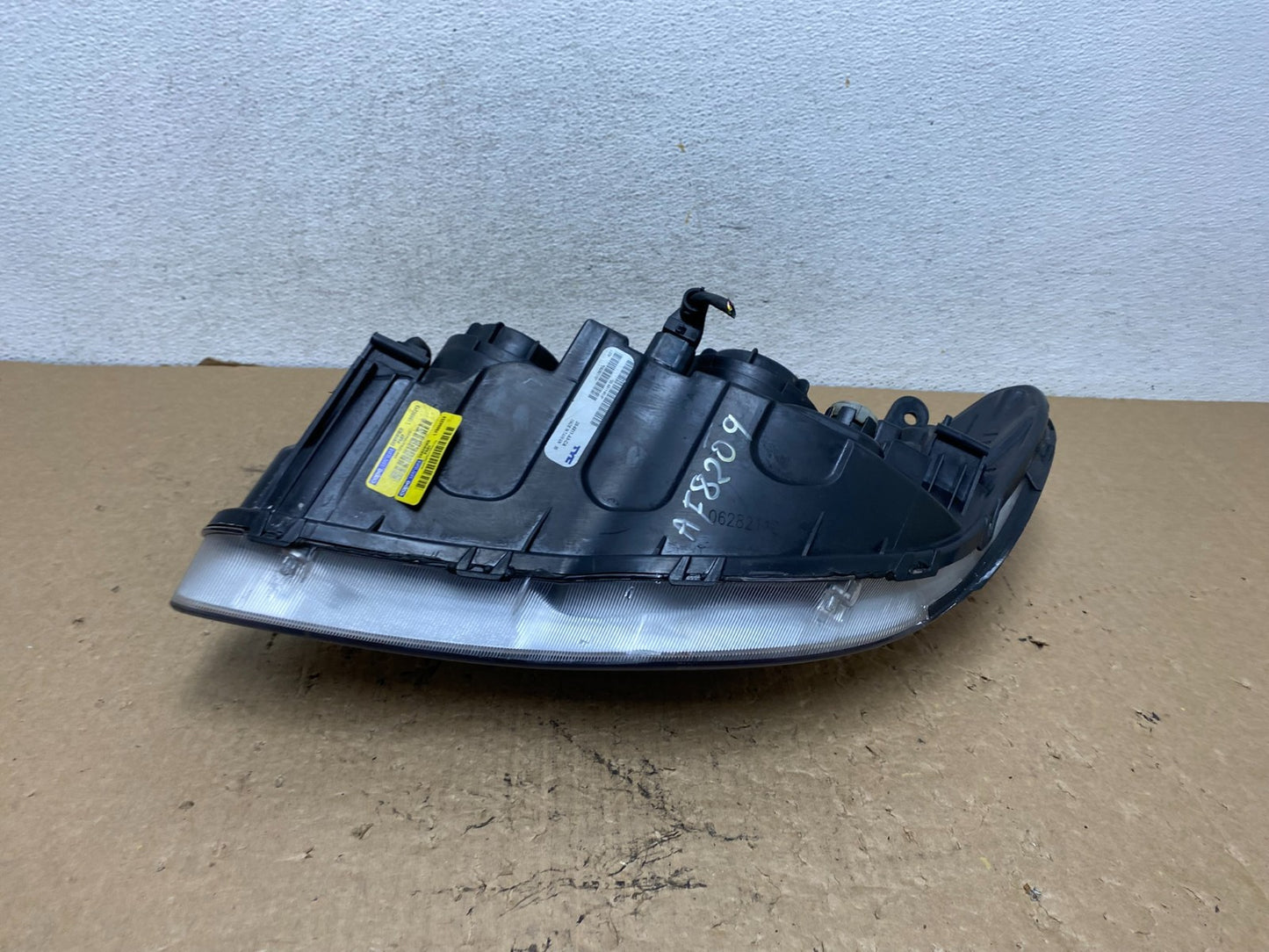 2007 2008 2009 2010 Hyundai Elantra Right Passenger Side Headlight TYC AF8209 DW7