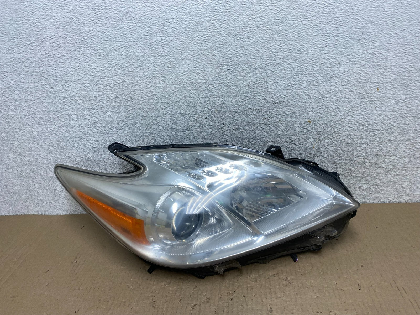 2010 - 2011 Toyota Prius Right Passenger Rh Halogen Headlight AE9759 DW0