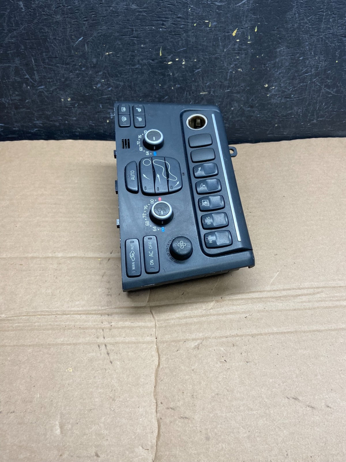 2003-2013 Volvo XC90 Center A/C Climate Control Radio Panel Bezel AF1832 DG1