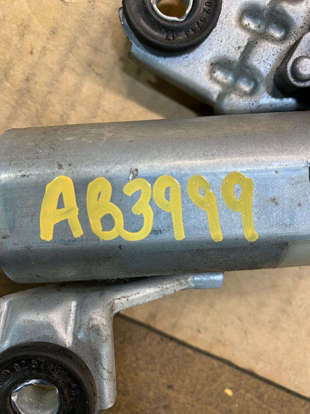 2004 to 2010 BMW X3 E83 Rear Windshield Wiper Motor OEM AB3999 DG7