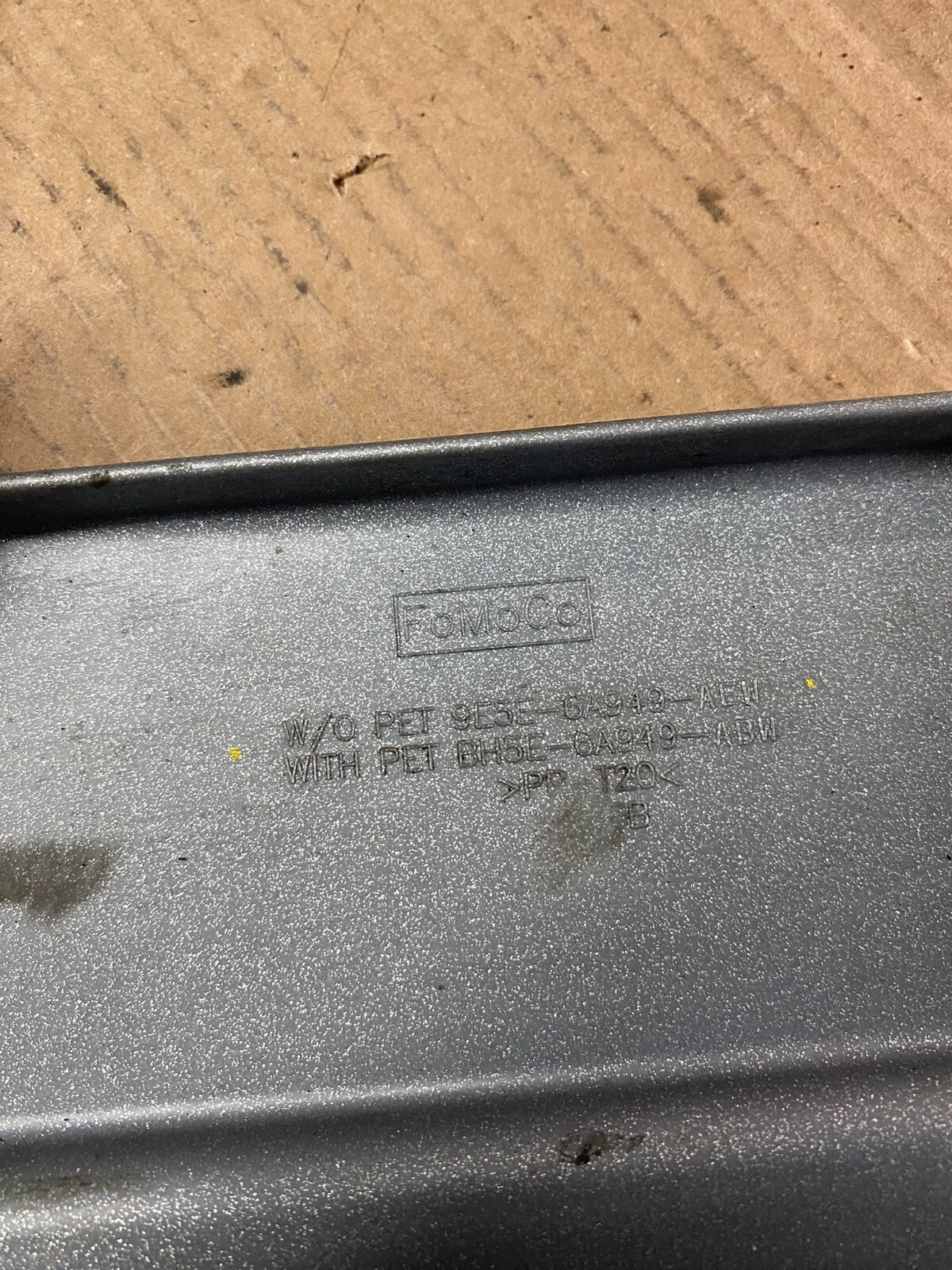 2005 to 2008 Ford Escape Hybrid Engine Motor Cover Oem n8379 DG8
