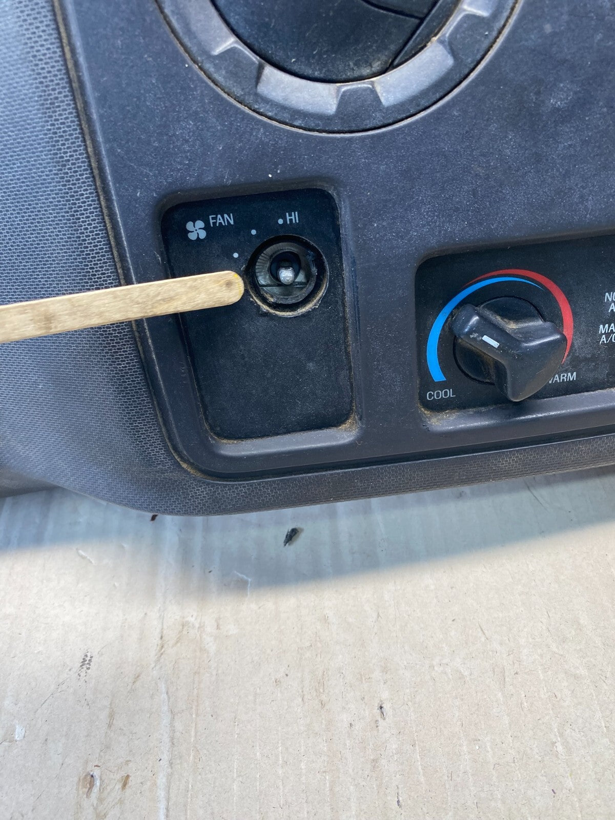 2009 - 2014 Ford E150 E250 Gauge Speedometer Cluster Radio Bezel Trim O1630 DG4