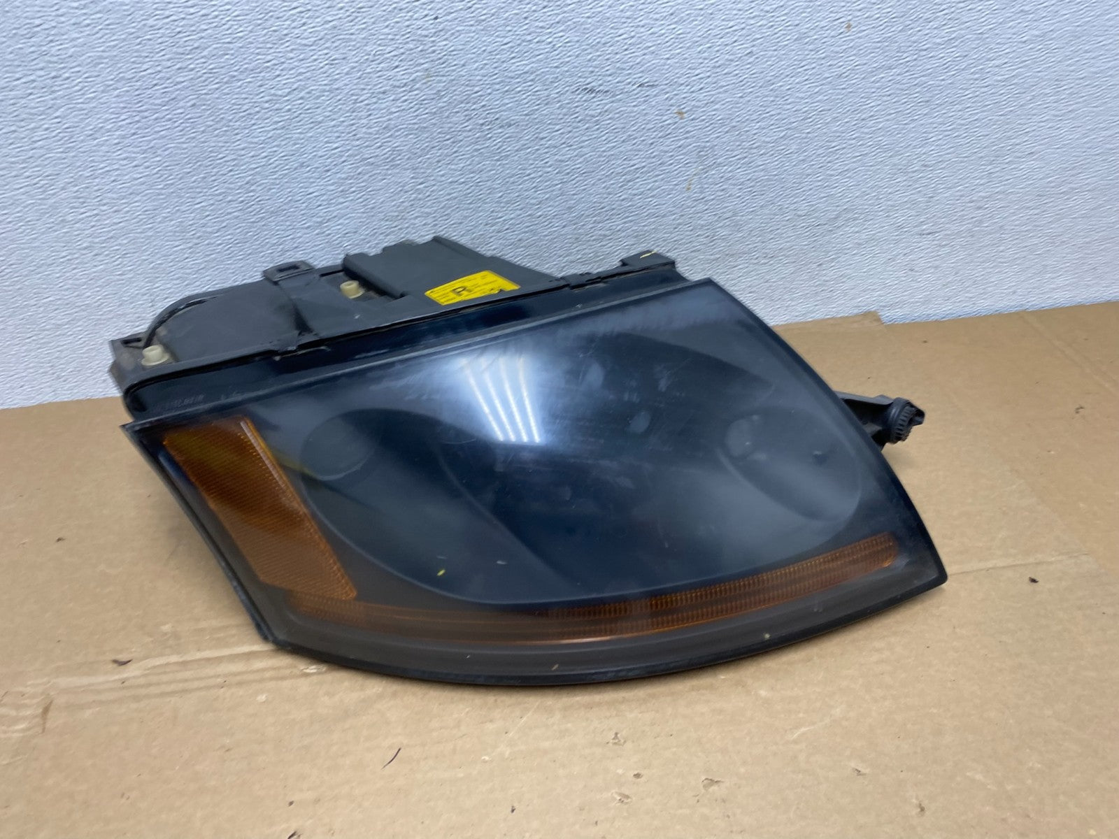 2000 to 2006 Audi TT Right Passenger RH Side Xenon HID Headlight AD3817 DW0