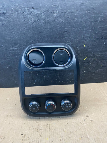 2011 to 2017 Jeep Compass Dash Climate Temperature Control Radio Bezel r8988 DG0