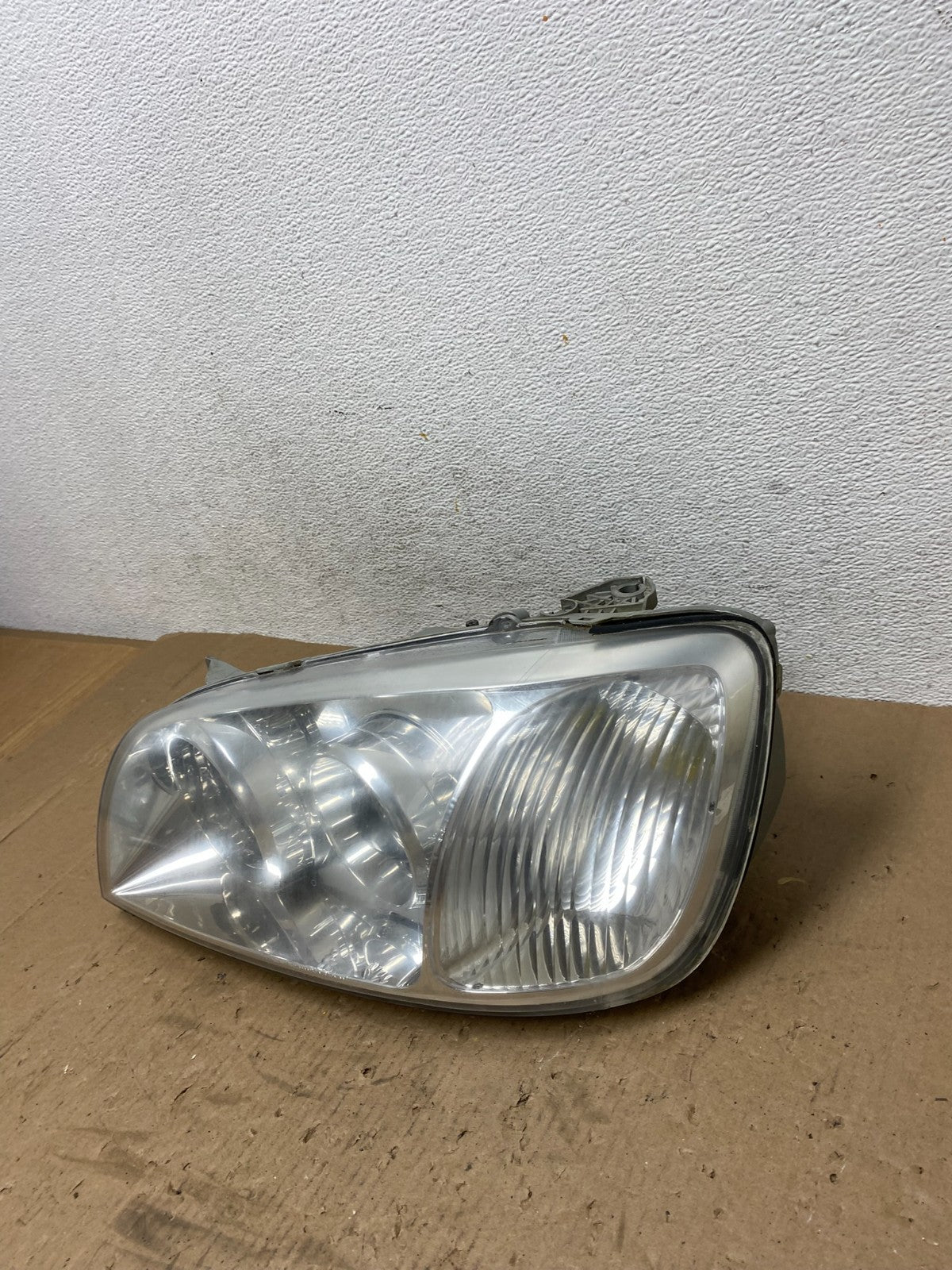 2004 2005 Hyundai XG350 XG Left Driver LH Headlight Halogen AD7838 DW2
