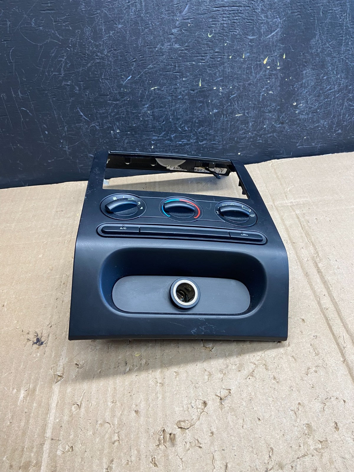 2004 to 2008 Ford F150 Radio Climate Dash Bezel Surround Black AE1900 DG3