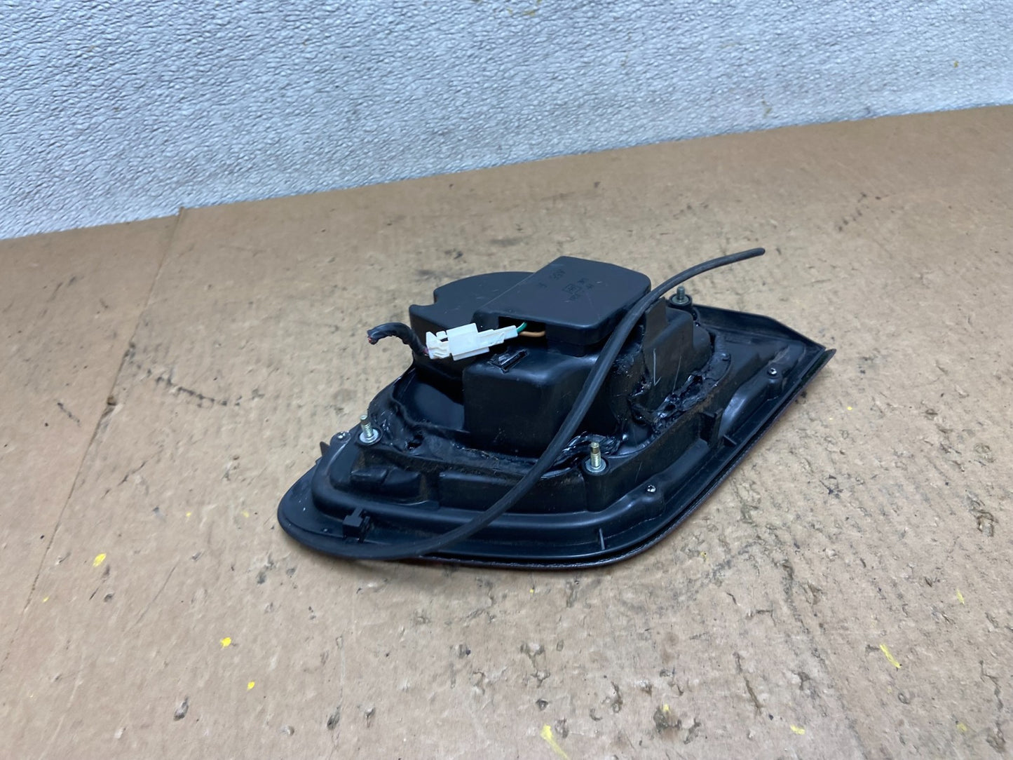 1997 1998 1999 Nissan Maxima Right Passenger RH Inner Tail Light Oem AA0203 DW5