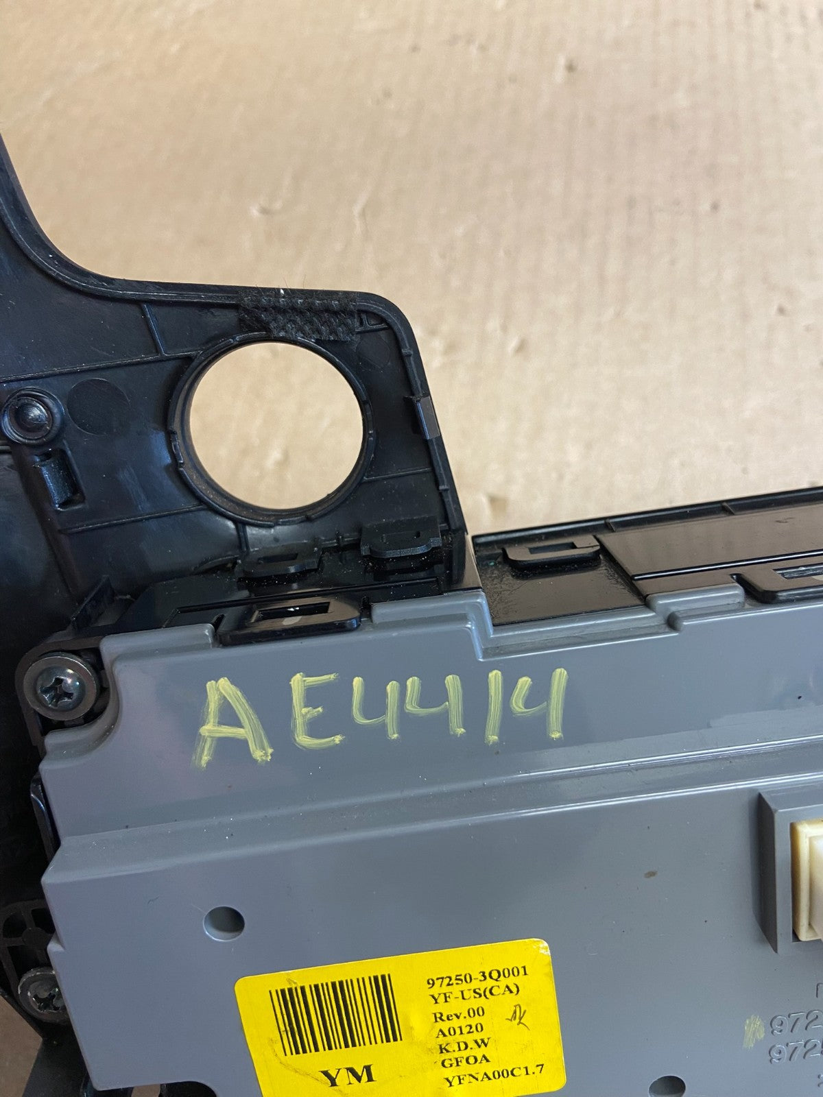 2011 - 2014 Hyundai Sonata Center Radio Climate Control Air Vent Bezel AE4414 DG6