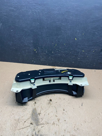 2002 GMC Yukon Speedometer Cluster Gauge Oem Q9235 DG5