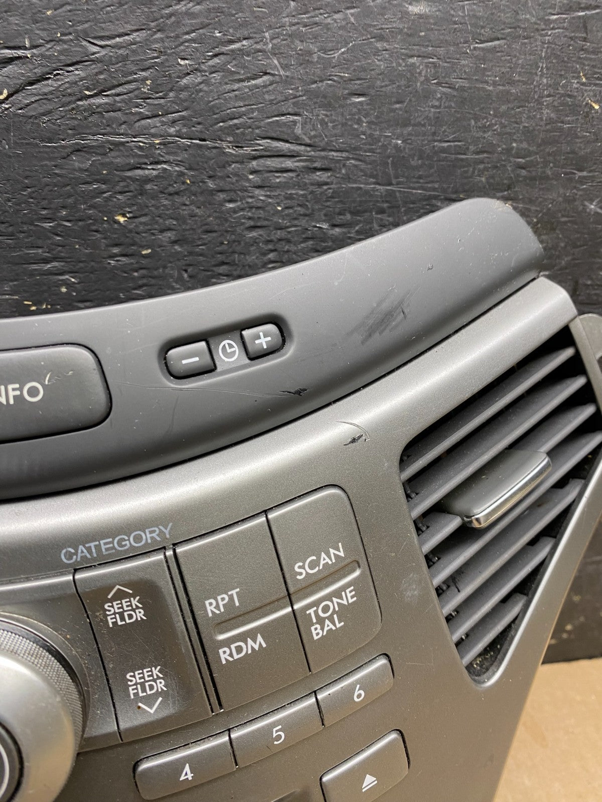 2006-2009 Subaru Tribeca Radio CD Player AC Climate Control Bezel Panel V7438 DG3